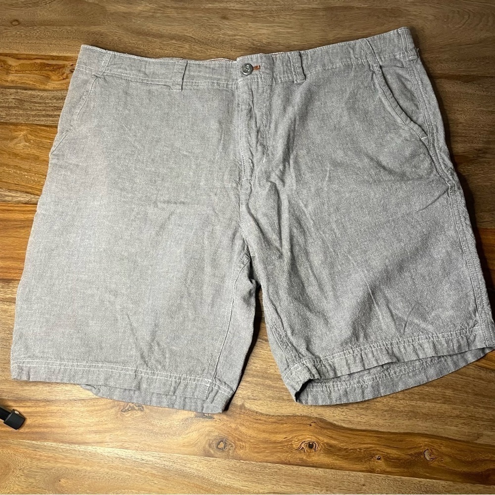 Eddie Bauer Men's Larrabee 8" Linen-Blend Shorts Light Grey 40W